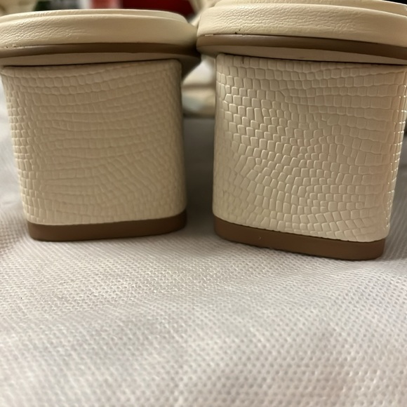 Dolce Vita size US 7 sandals - Picture 2 of 6